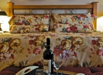 Mountain Lodge Theme Suite Bed with wine